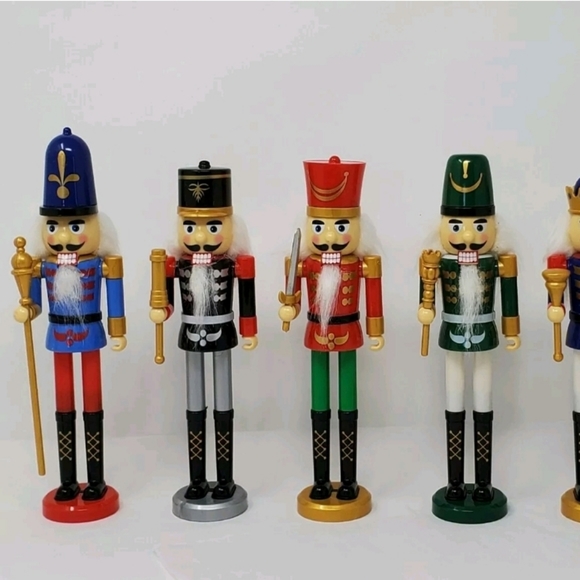 SET OF SIX (6) NEW CHRISTMAS HOLIDAY NUTCRACKERS PLASTIC SOLDIER - Picture 1 of 2